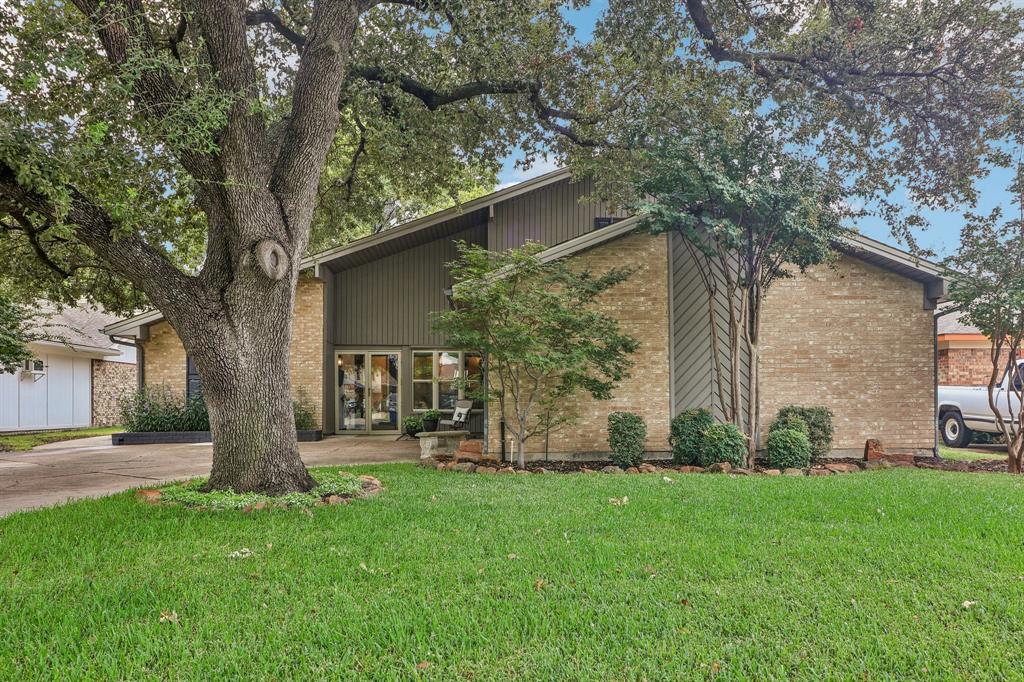 a view of house with backyard