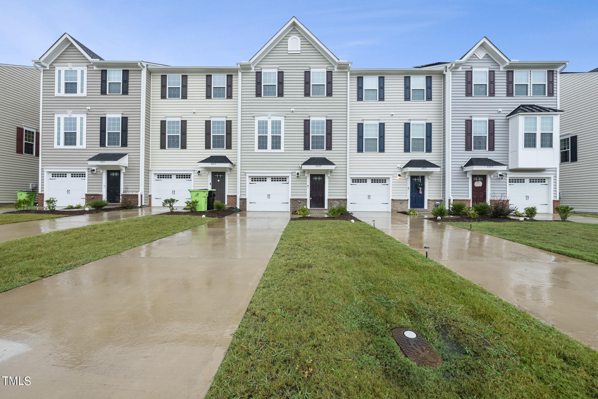 a view of building with yard and green space