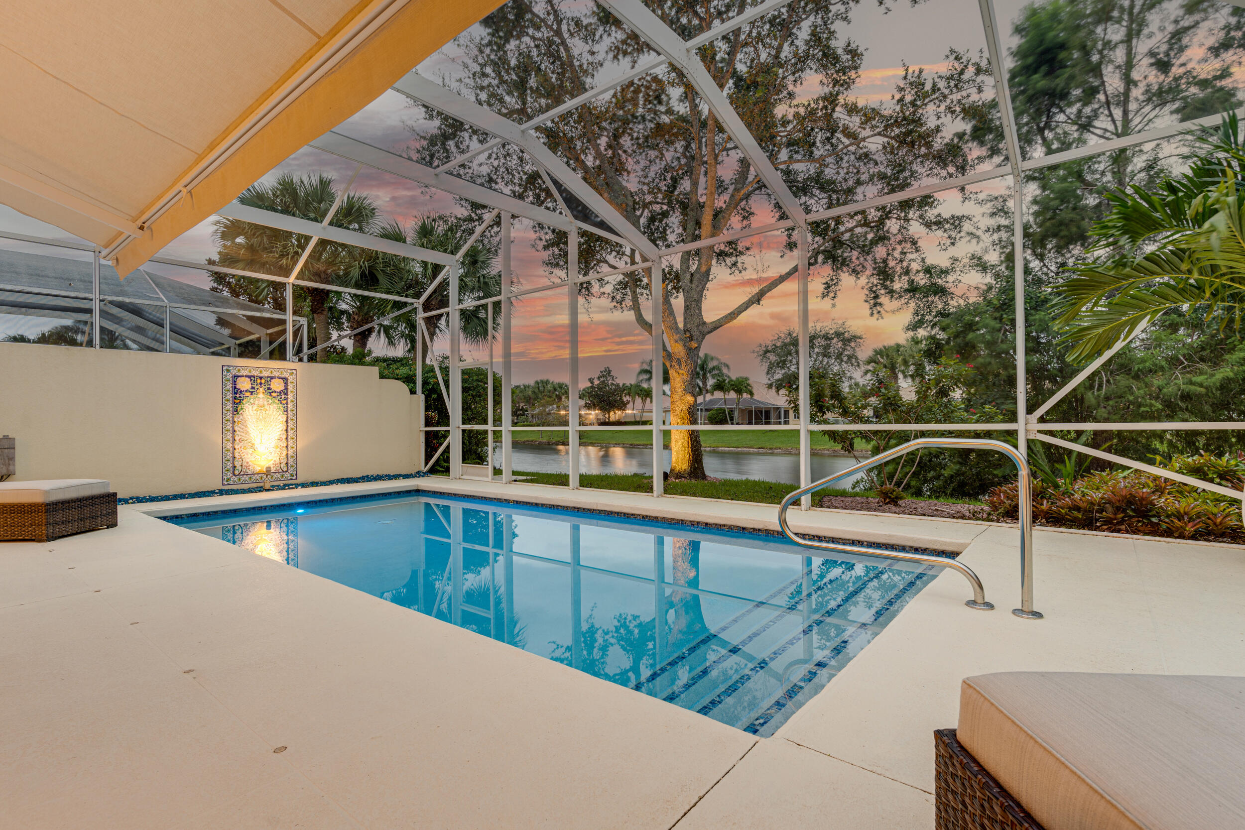 a view of a house with a backyard