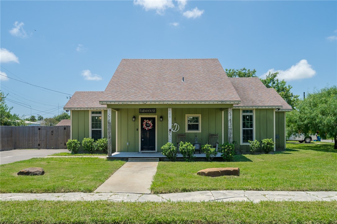 a view of a house with a yard and plants