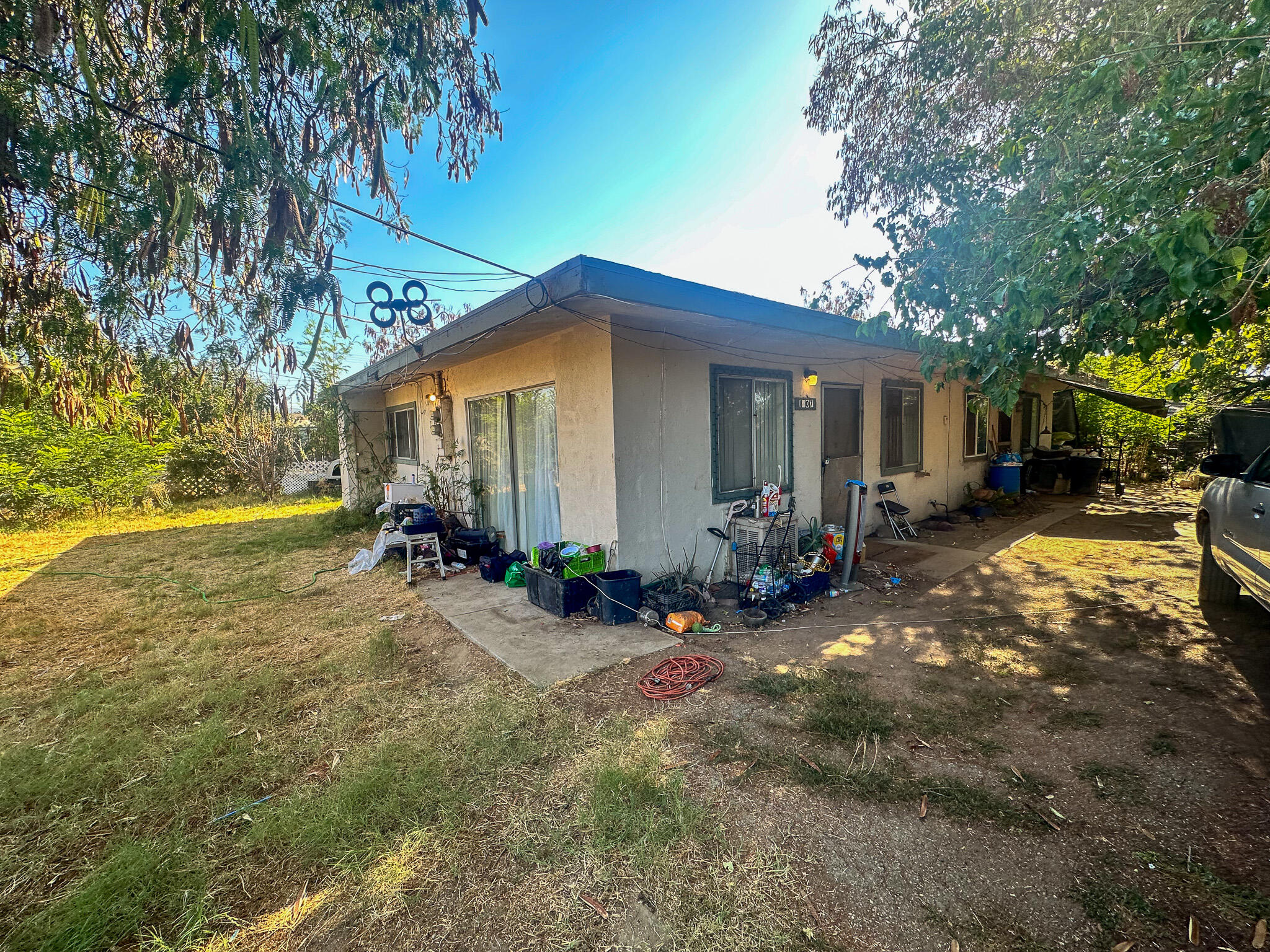 a view of a house with a yard