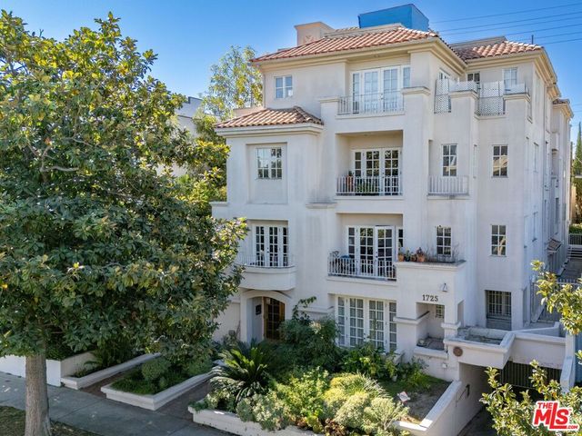 $1,850,000 | 1725 Glendon Avenue, Unit 3 | Westwood