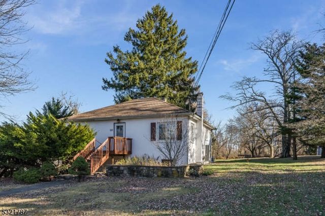 $379,000 | 101 Blossom Road | Bethlehem Township - Hunterdon County