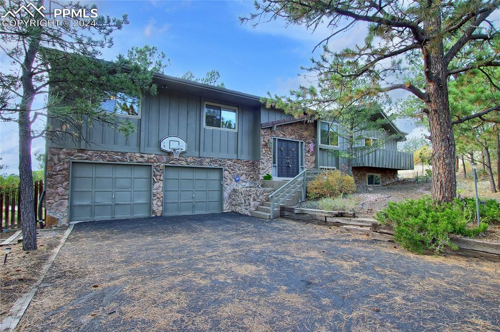 a view of a house with a back yard