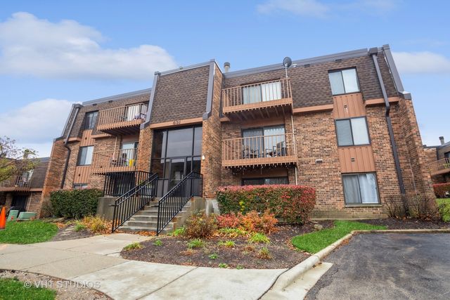 $180,000 | 631 Derry Court, Unit 3A | Schaumburg