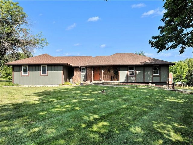 $535,000 | 4248 Country Squire Road | Sni-A-Bar Township - Lafayette County