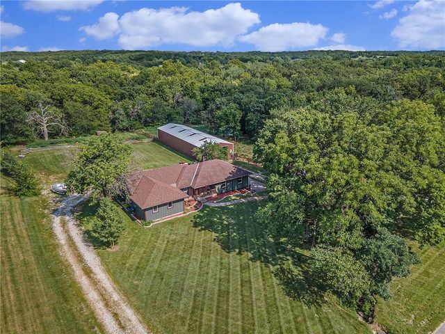 $515,000 | 4248 Country Squire Road | Sni-A-Bar Township - Lafayette County