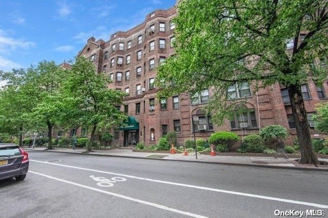 $699,000 | 34-24 82nd Street, Unit 6E | Jackson Heights