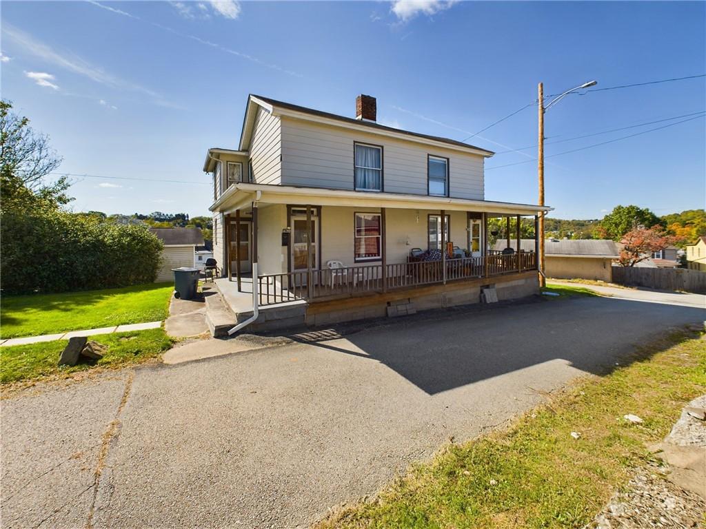 a view of a house with outdoor space