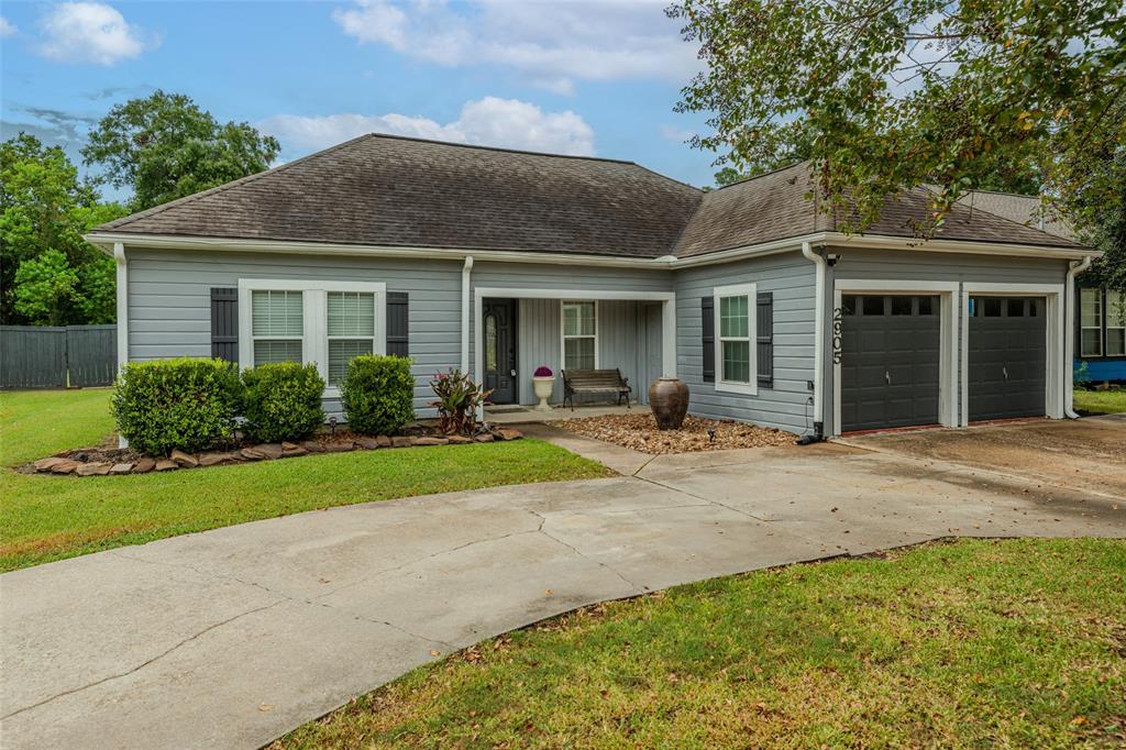 a view of a house with backyard and porch