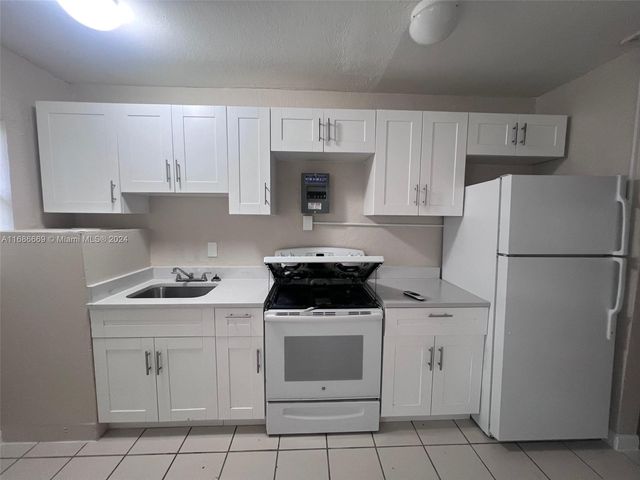 $1,550 | 951 Northwest 8th Avenue, Unit 5 | Blanche Ely