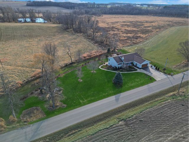 $399,900 | 1323 West Brush Creek Road | Buckeye Township - Stephenson County