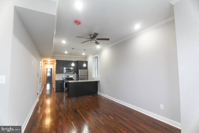 a view of livingroom with furniture