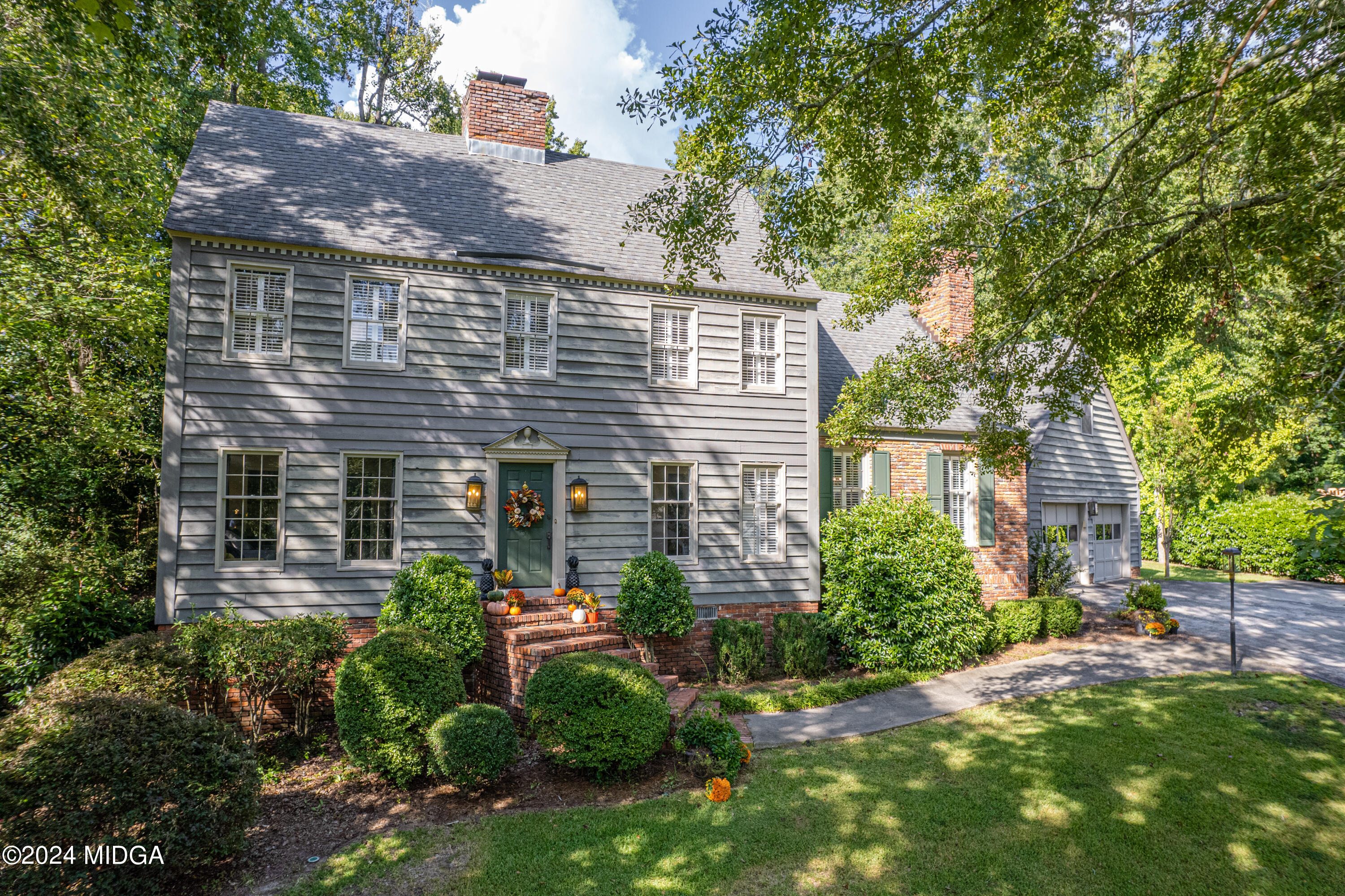 a front view of house with yard