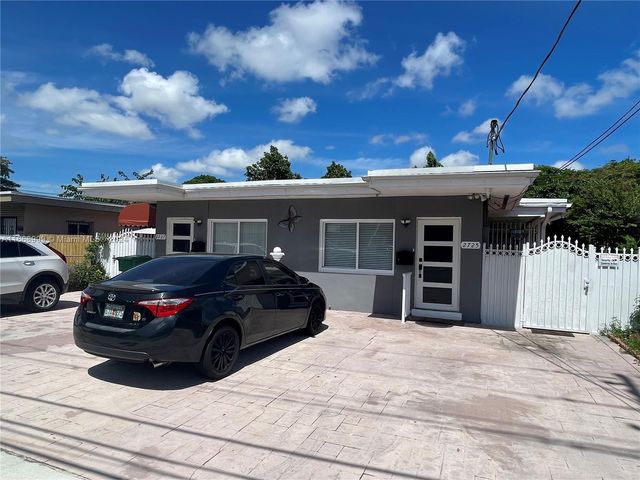 $990,750 | 2725 Southwest 21st Terrace | Coral Gate