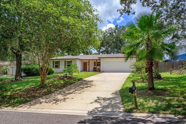 $417,000 | 105 Wheatland Court | Wekiva Heights Club Fox Hunt