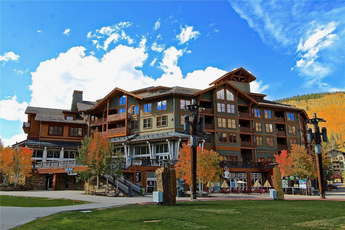 Luxury Vacation Rental Home: Silverthorne, Copper Mountain, Hot Tub, near  skiing, golfing, views, – Summit Luxury Estates