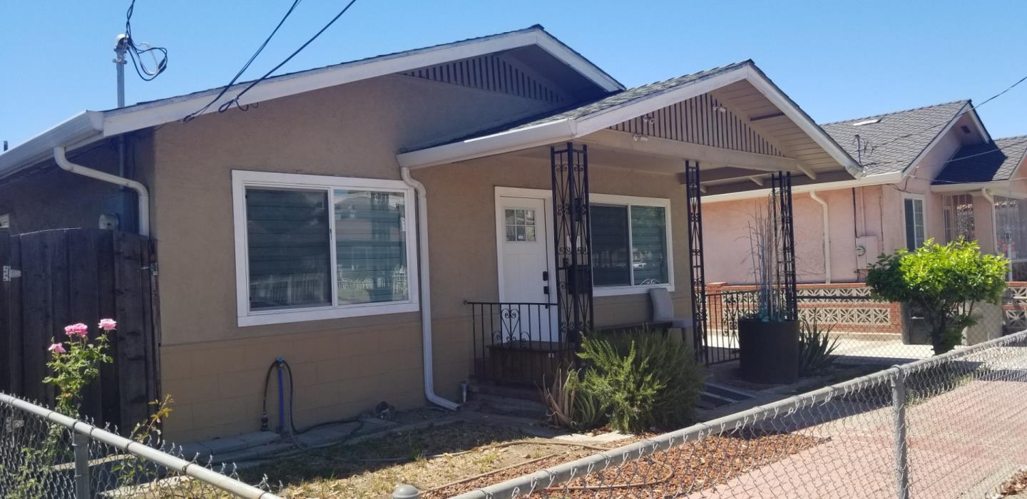 a front view of house with yard