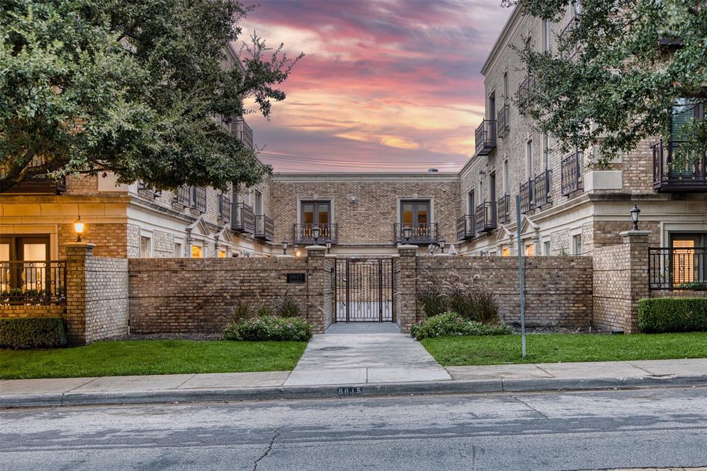 Conveniently located in Preston Hollow, the Drexel provides the ultimate set up for a lock & leave community.  Perfect for empty nesters downsizing, or anyone seeking luxury living with minimal maintenance. 