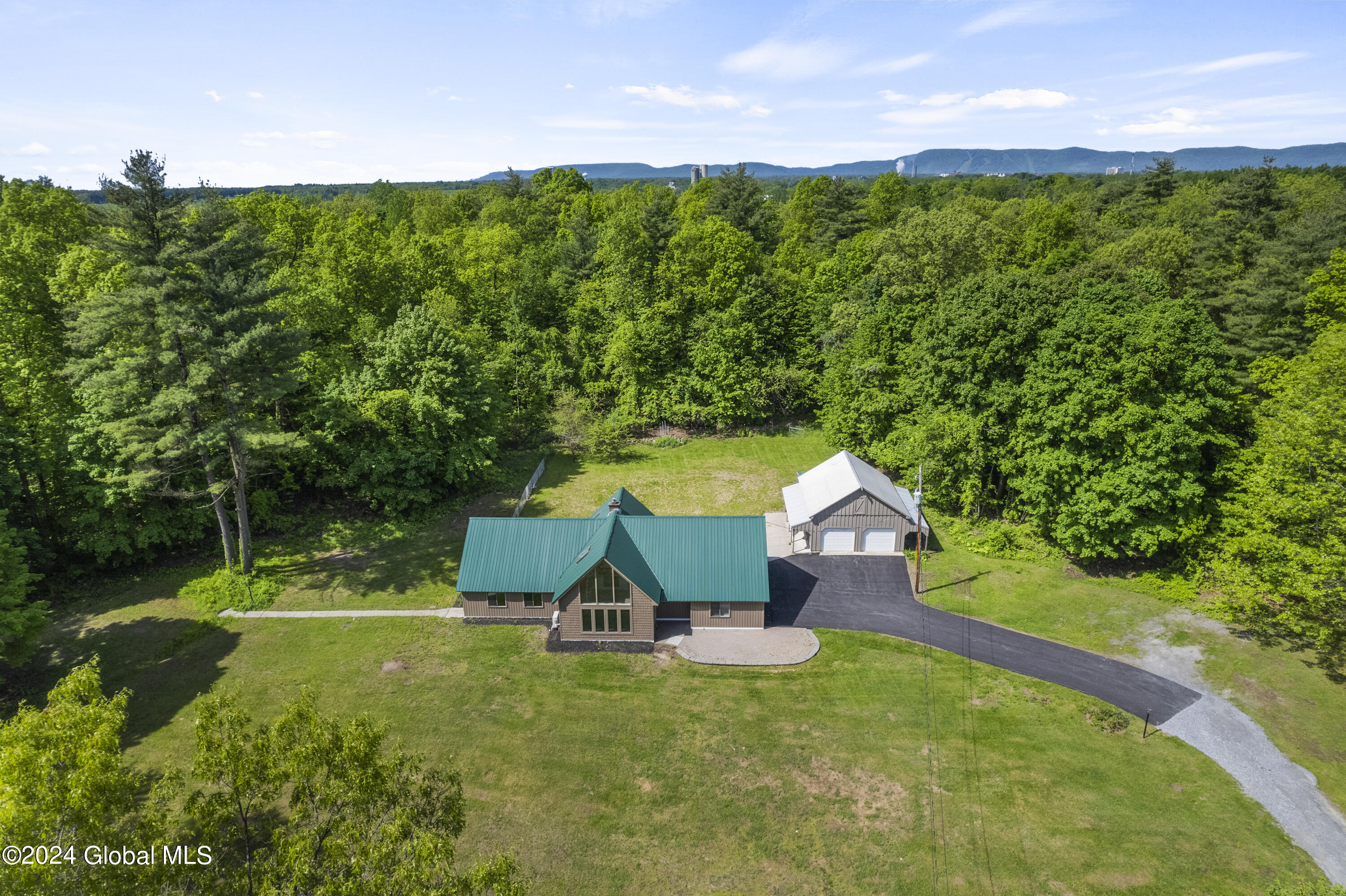 Duplex on 10.52 Acres