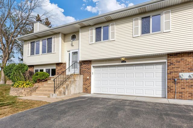 $230,000 | 4455 Clover Lane, Unit B | Eagan