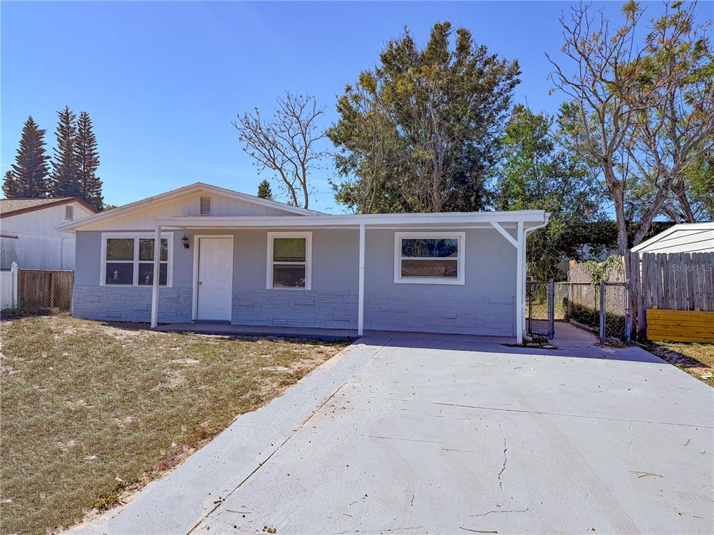 a view of a house with a backyard