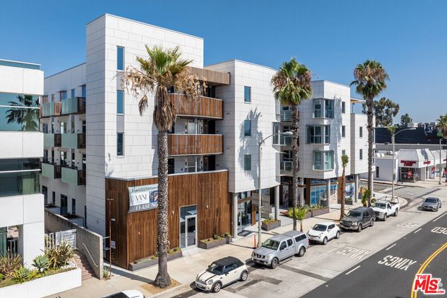 $5,895 | 3223 Wilshire Boulevard, Unit 305 | Santa Monica