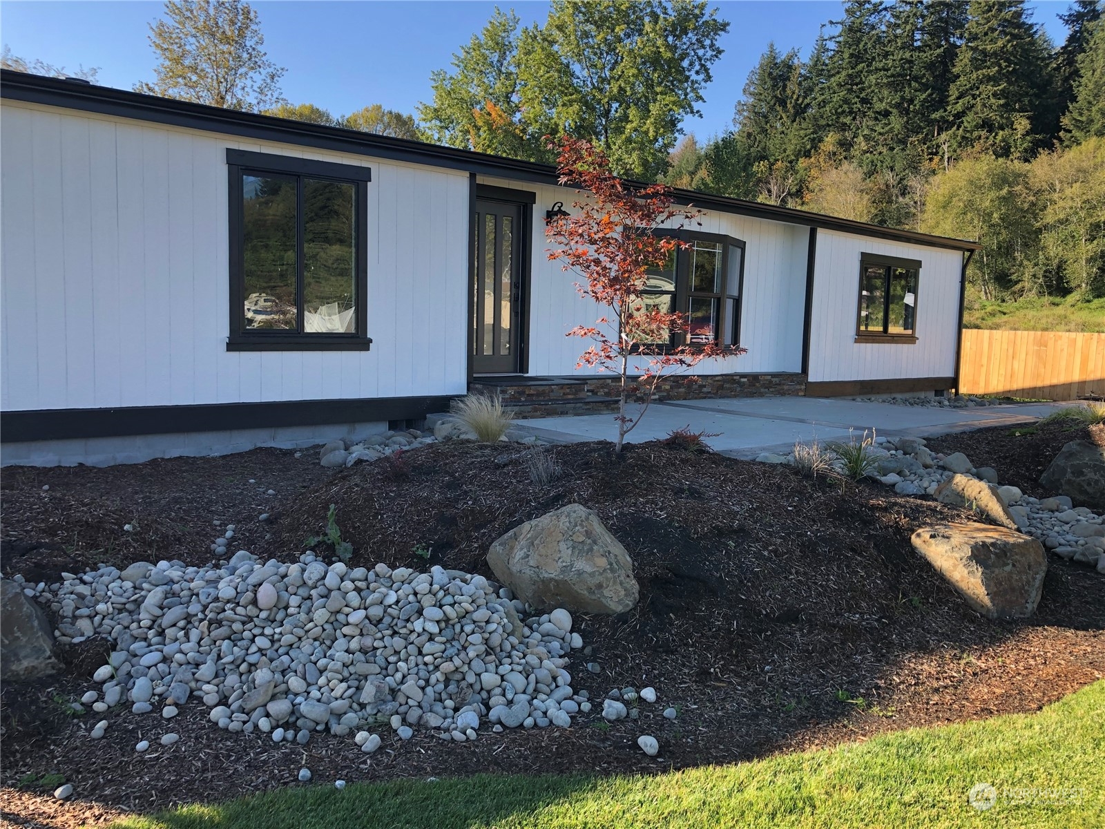 a view of a back yard of the house