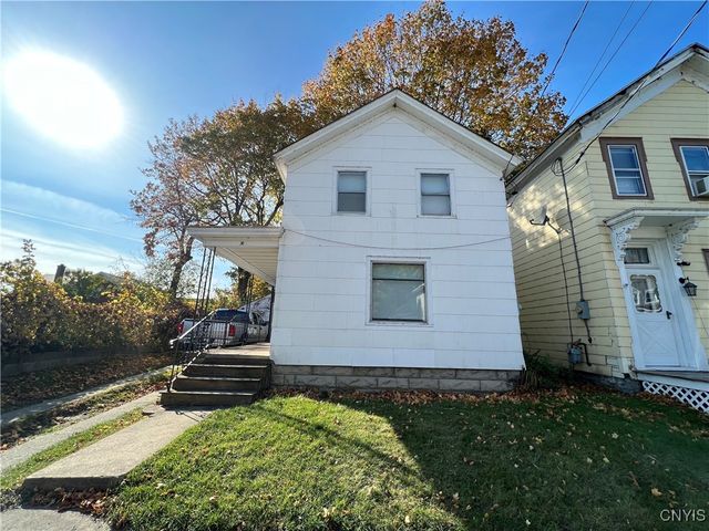 $1,400 | 30 Governor Street | Oswego