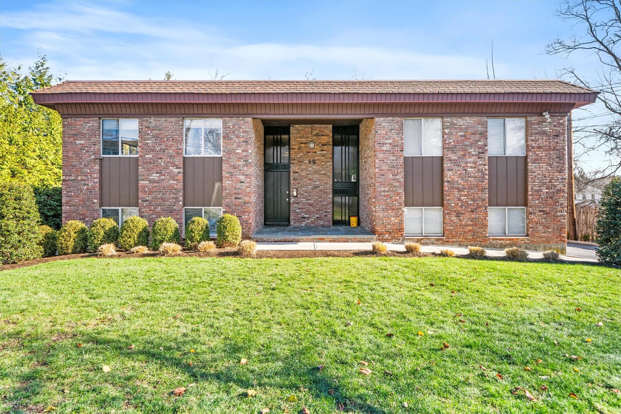 View of front of property featuring a front lawn