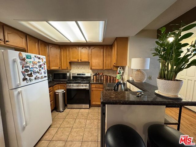 $545,000 | 15511 Sherman Way, Unit 24 | Van Nuys