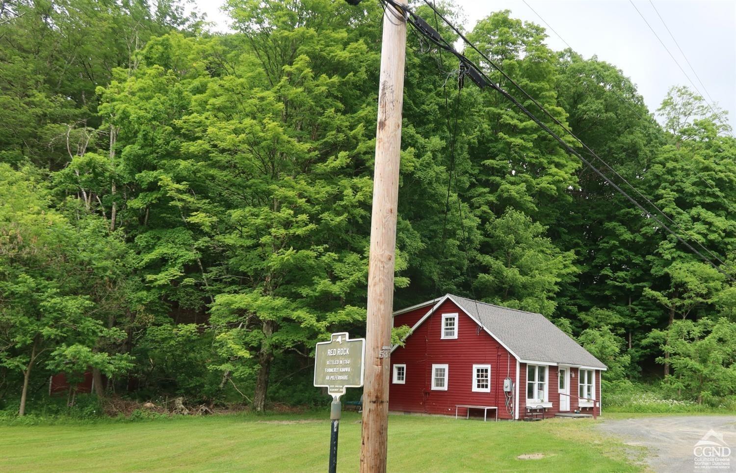 a view of a yard in front of house