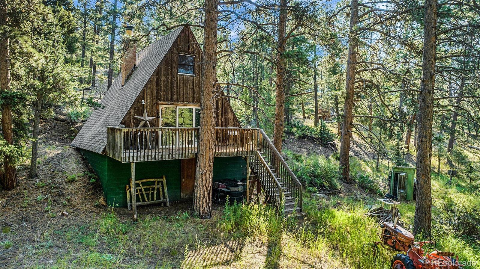 a view of a small house with roof and trees