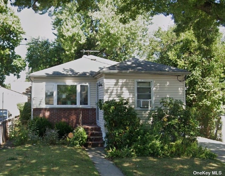 a view of a house with a yard and plants