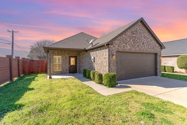 $299,000 | 3001 Huntington Court | Waxahachie