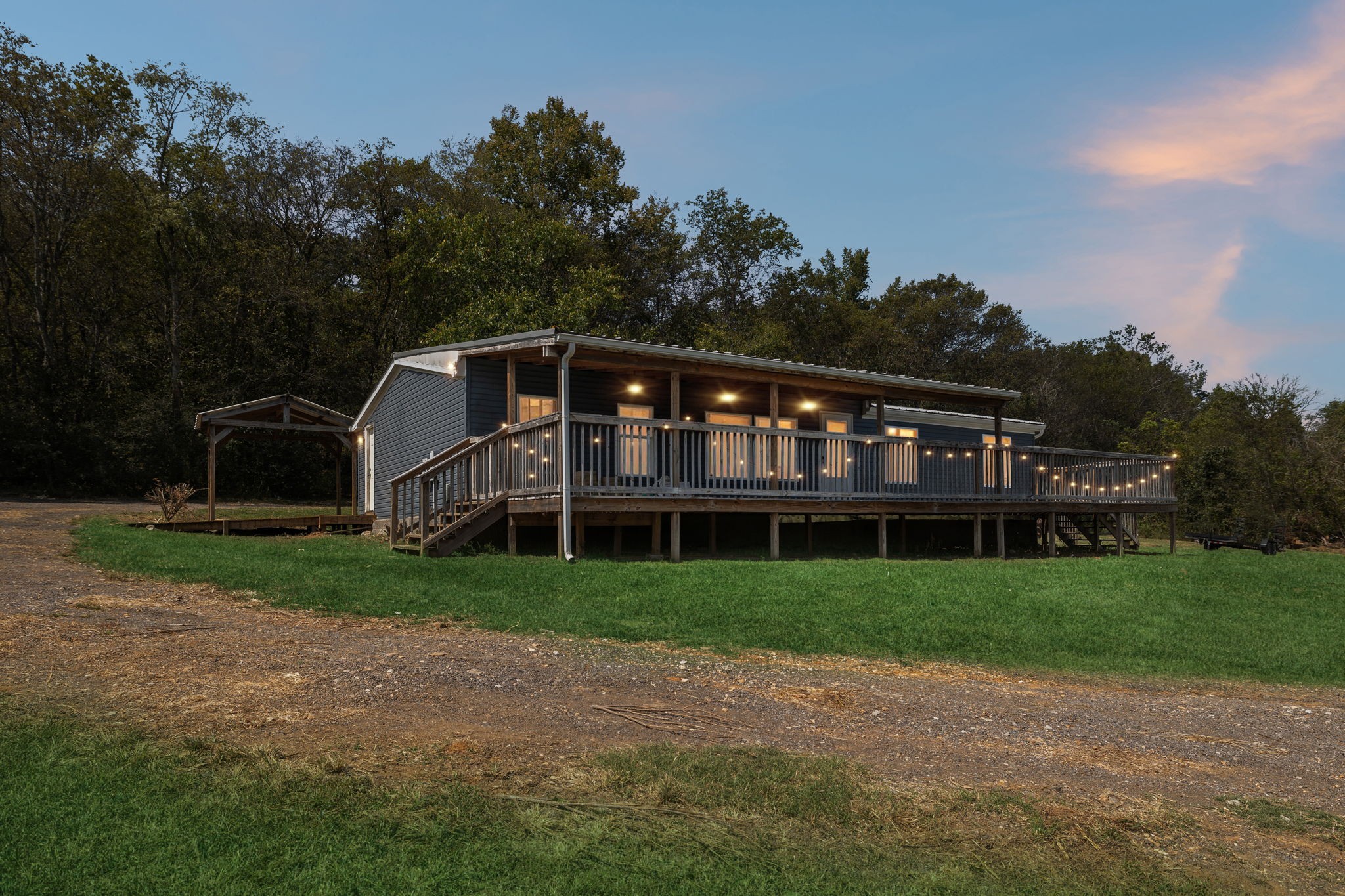 a view of a yard in front of house