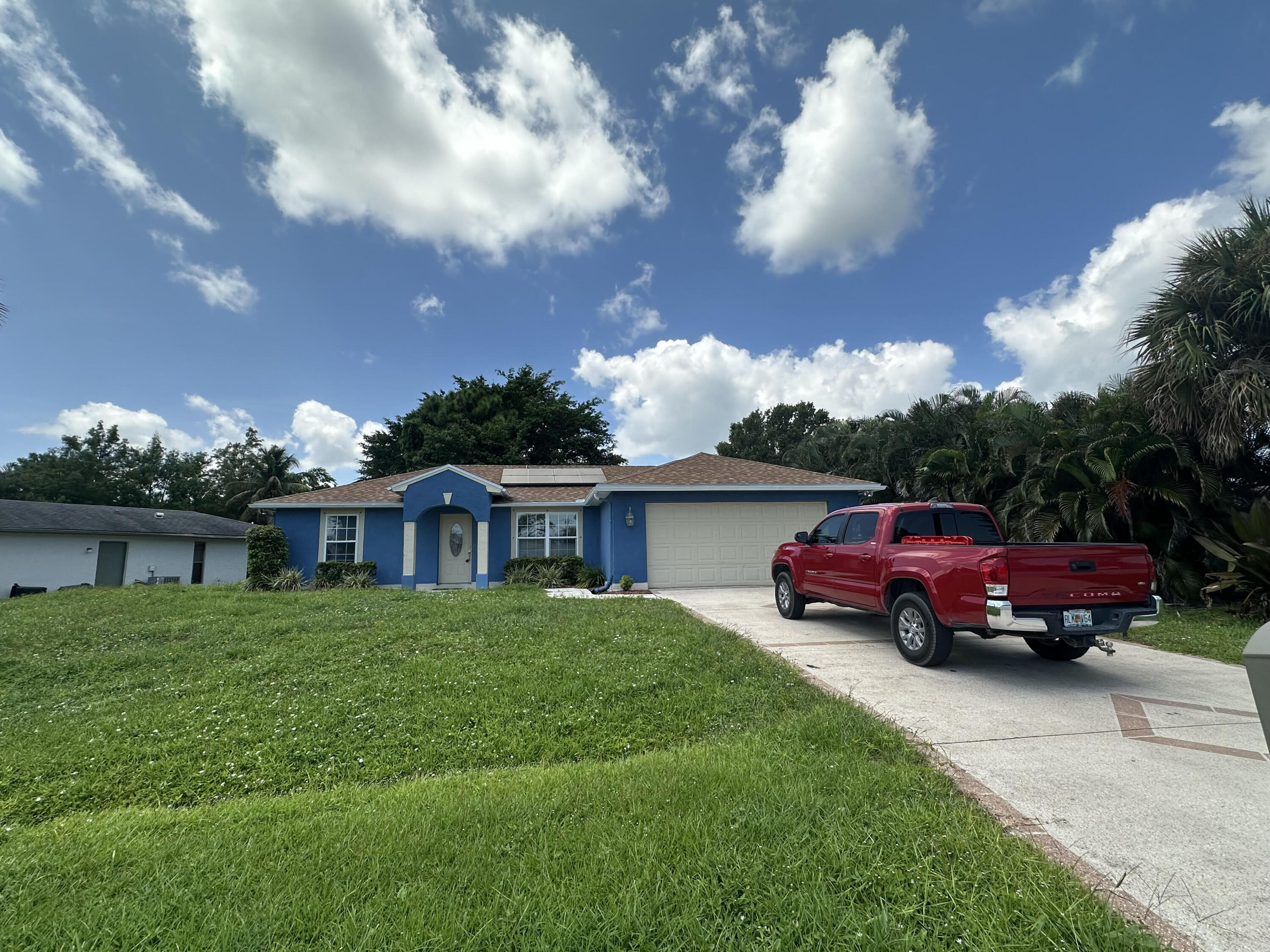 a view of a house with a backyard