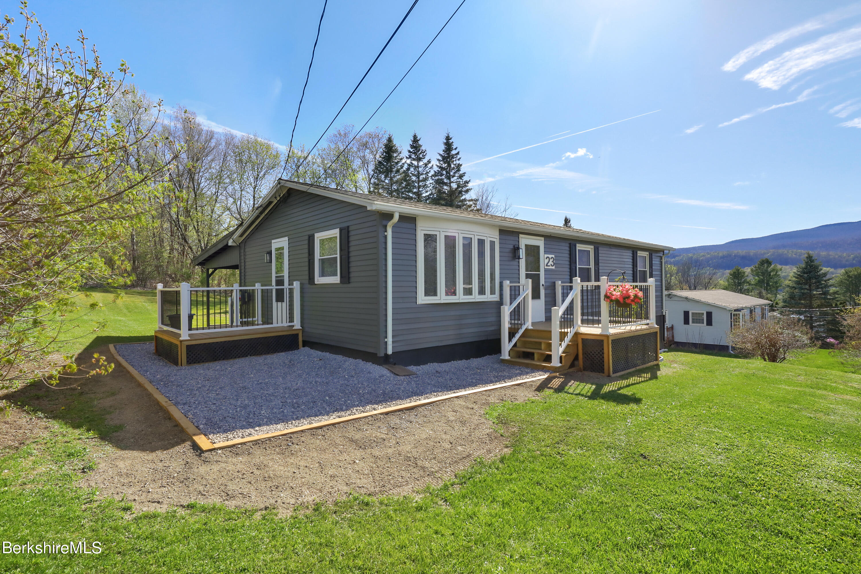 a view of outdoor space yard deck and patio