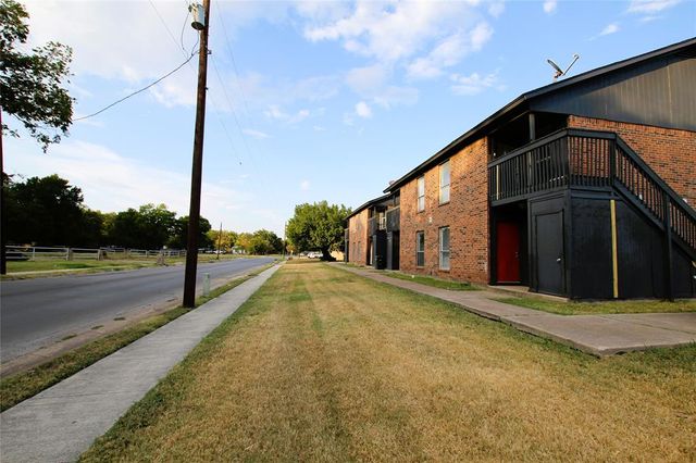 $1,700 | 916 Isbell Road | Northside Fort Worth