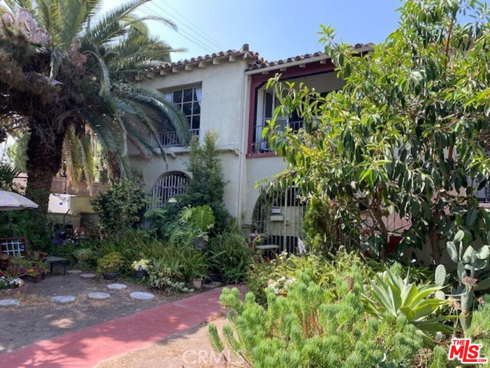 a view of a house with a plants