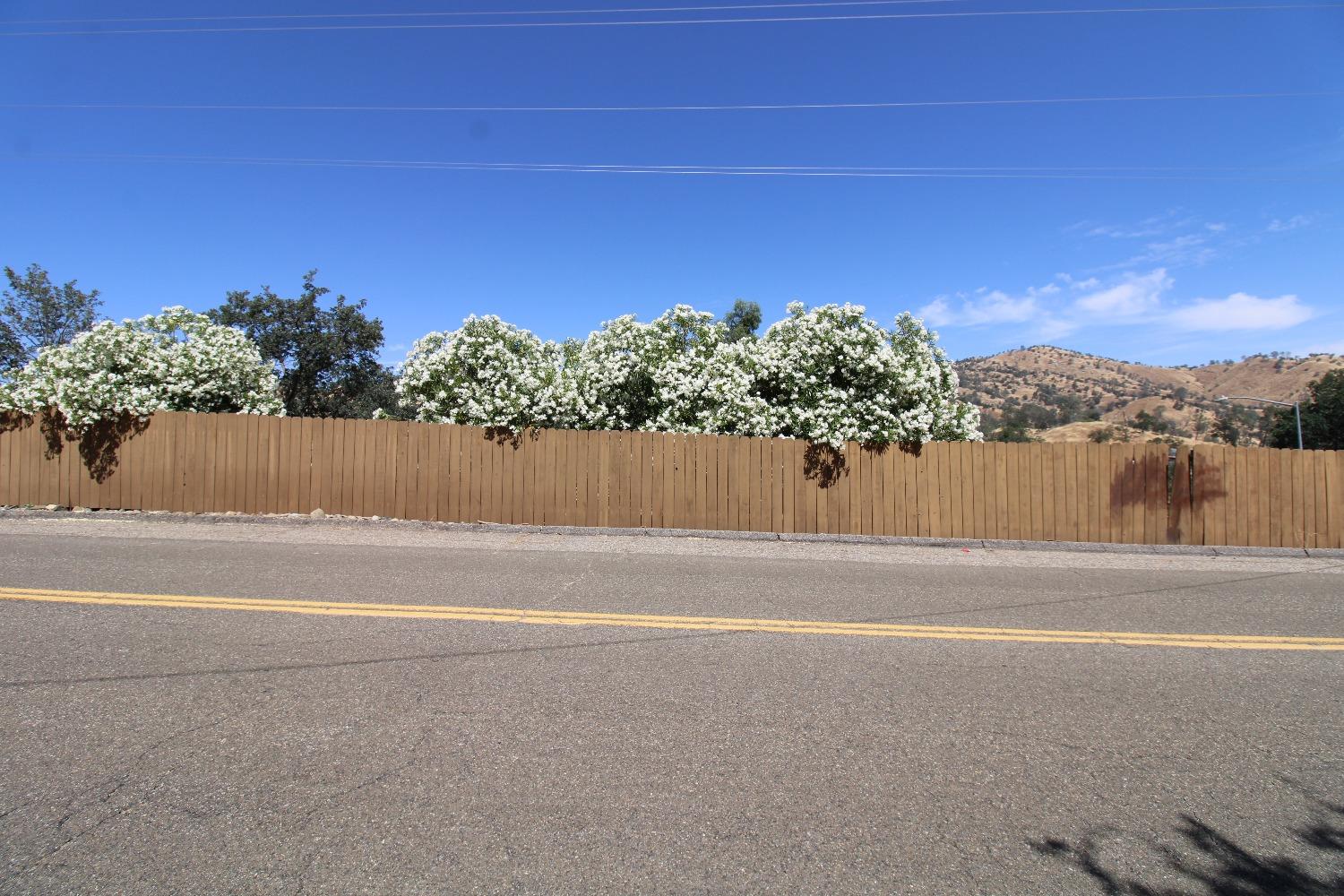 a view of a houses with a yard