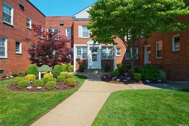 $315,000 | 70 South Park Avenue, Unit 112 | Rockville Centre