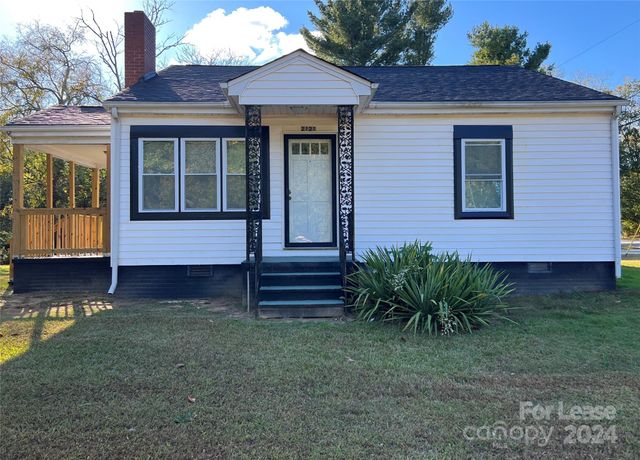 $1,450 | 2121 North New Hope Road | Northeast Gastonia