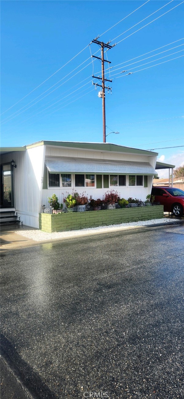 a view of a house with a big yard