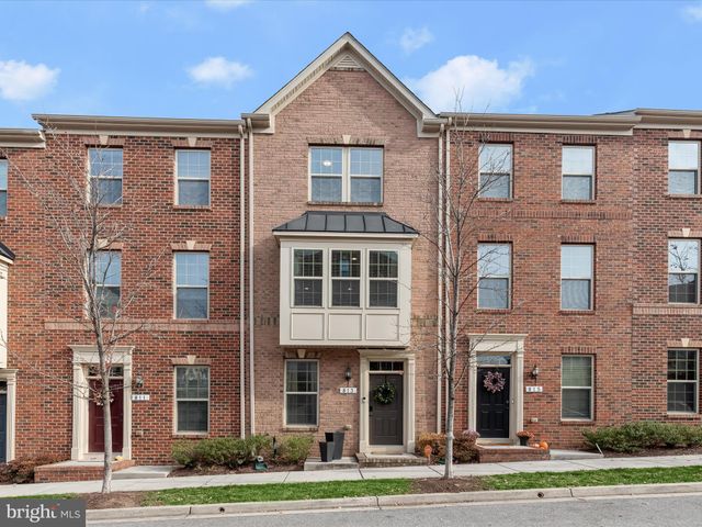 $360,000 | 813 South Macon Street | Greektown