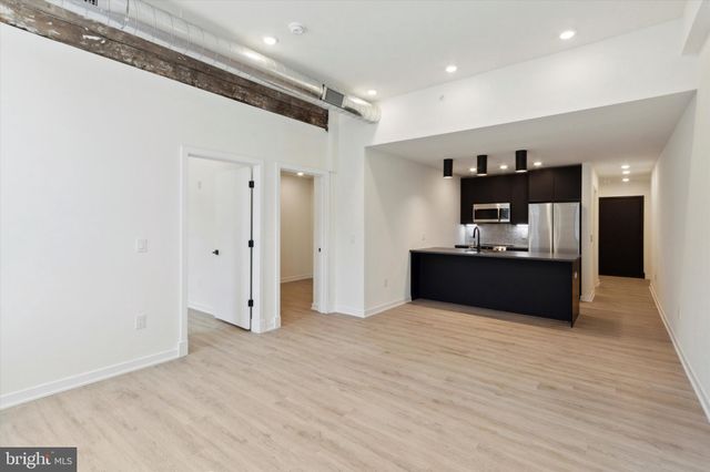 $1,950 | 500 North 13th Street, Unit 201 | Avenue of the Arts North