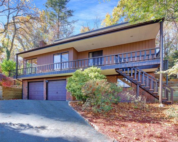 $1,099,950 | 164 Cow Neck Road | Port Washington