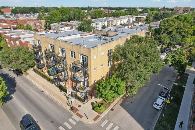 $299,999 | 3100 West Addison Street, Unit 2D | Irving Park