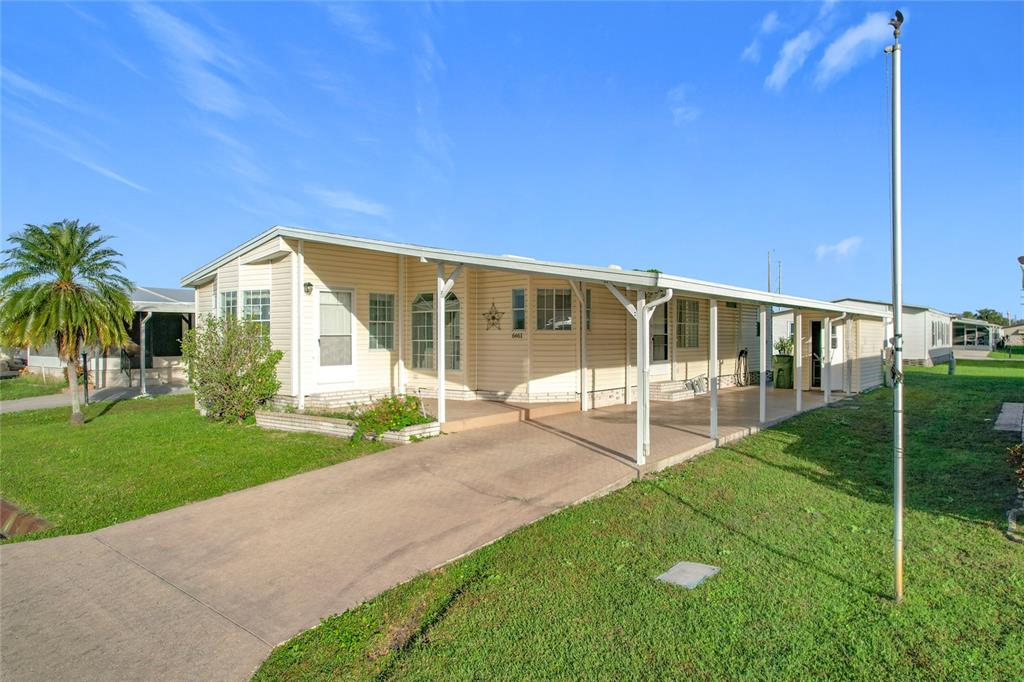 a view of a house with backyard and porch