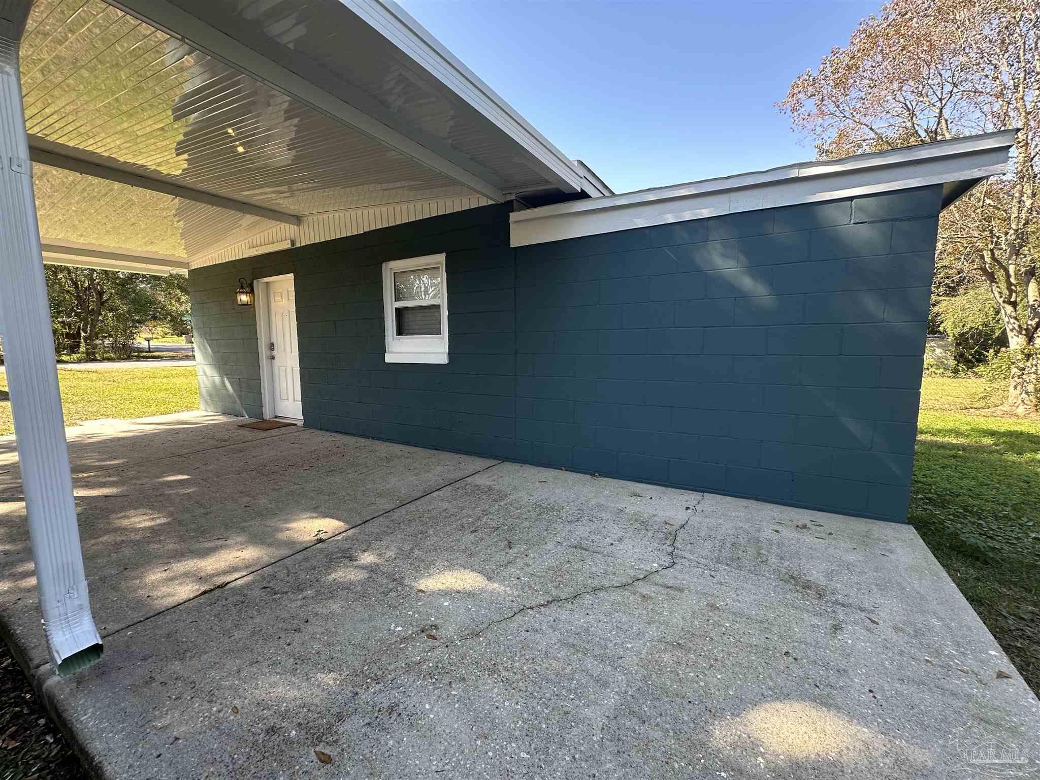 a view of a house with a backyard